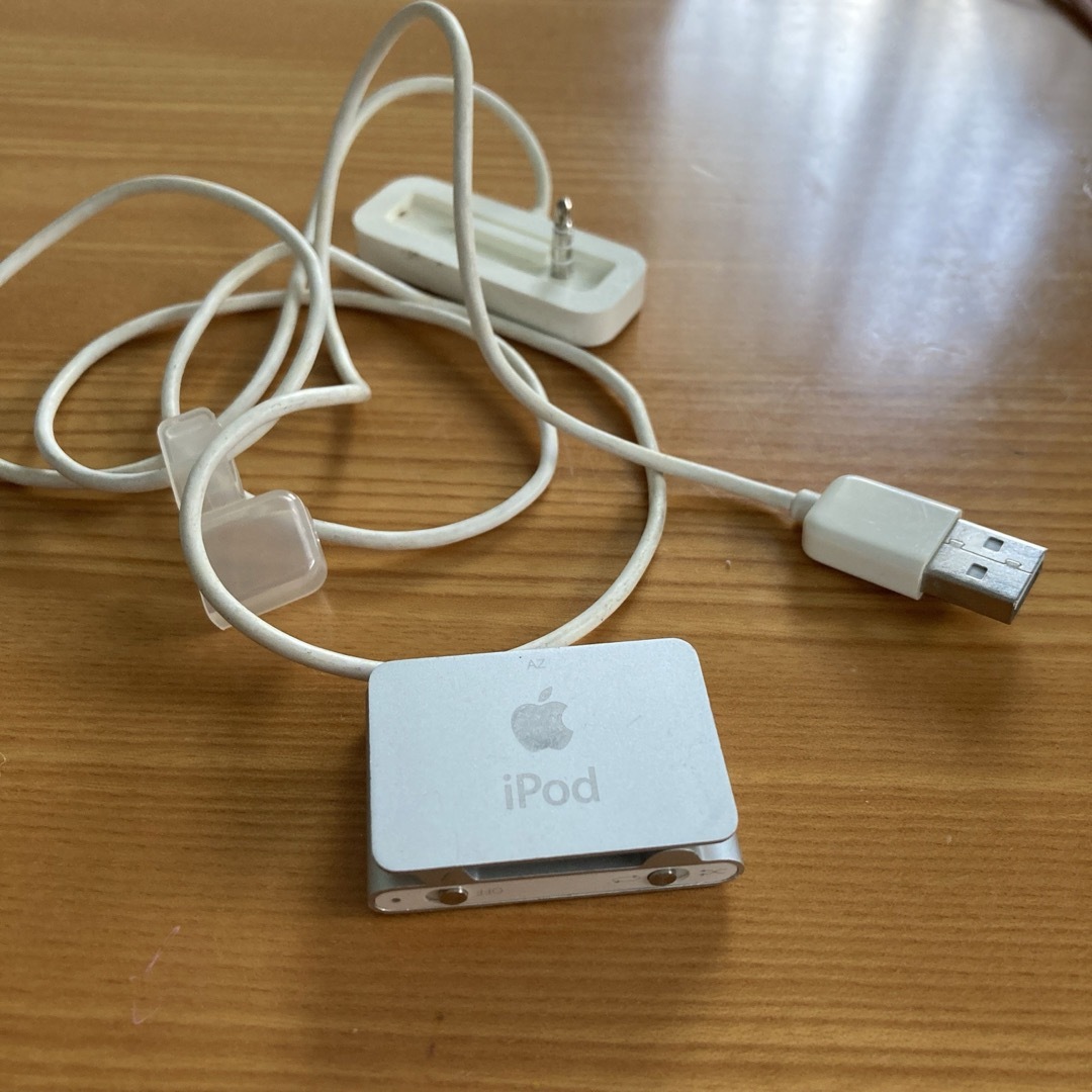 Apple(アップル)のiPod shuffle　第２世代　1GB スマホ/家電/カメラのオーディオ機器(ポータブルプレーヤー)の商品写真