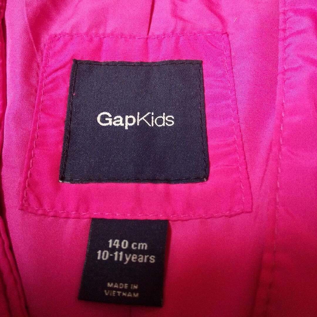 GAP Kids(ギャップキッズ)のGAPベストsize140 キッズ/ベビー/マタニティのキッズ服女の子用(90cm~)(ジャケット/上着)の商品写真