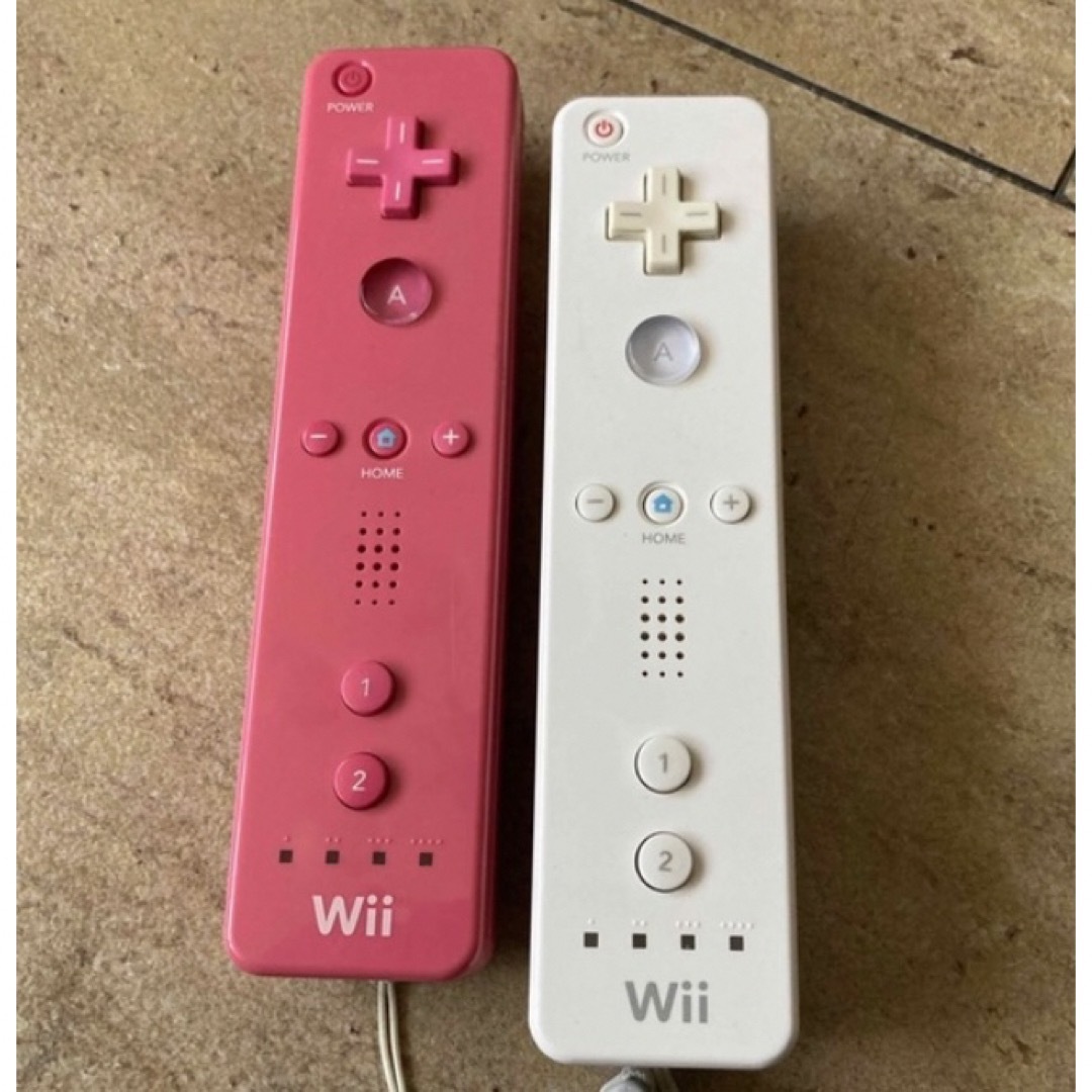 Wii(ウィー)のWii WiiU用 リモコンセット　ピンク　ホワイト エンタメ/ホビーのゲームソフト/ゲーム機本体(家庭用ゲーム機本体)の商品写真