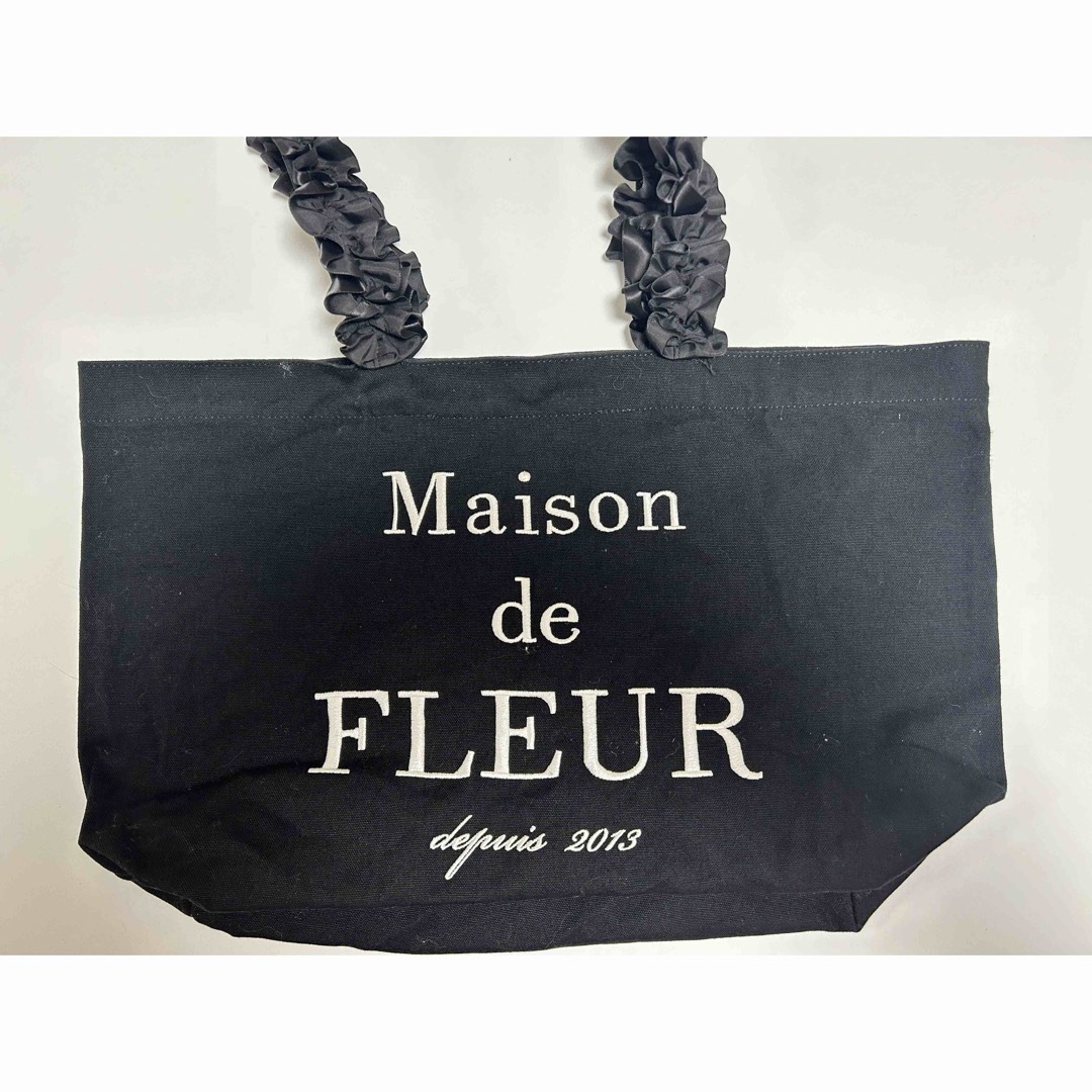 Maison de FLEUR(メゾンドフルール)のオーガニックコットンフリルハンドルトートバッグ　ブラック　メゾンドフルール　 レディースのバッグ(トートバッグ)の商品写真