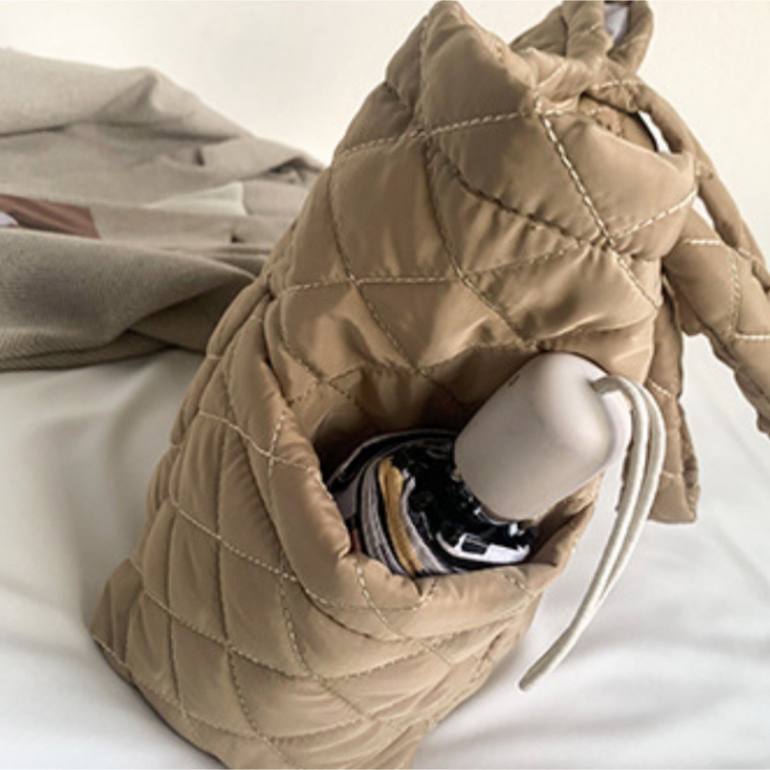 キルティング  マザーバッグ  軽量   ベージュ  鞄  育児用品  お母さん キッズ/ベビー/マタニティのマタニティ(マザーズバッグ)の商品写真