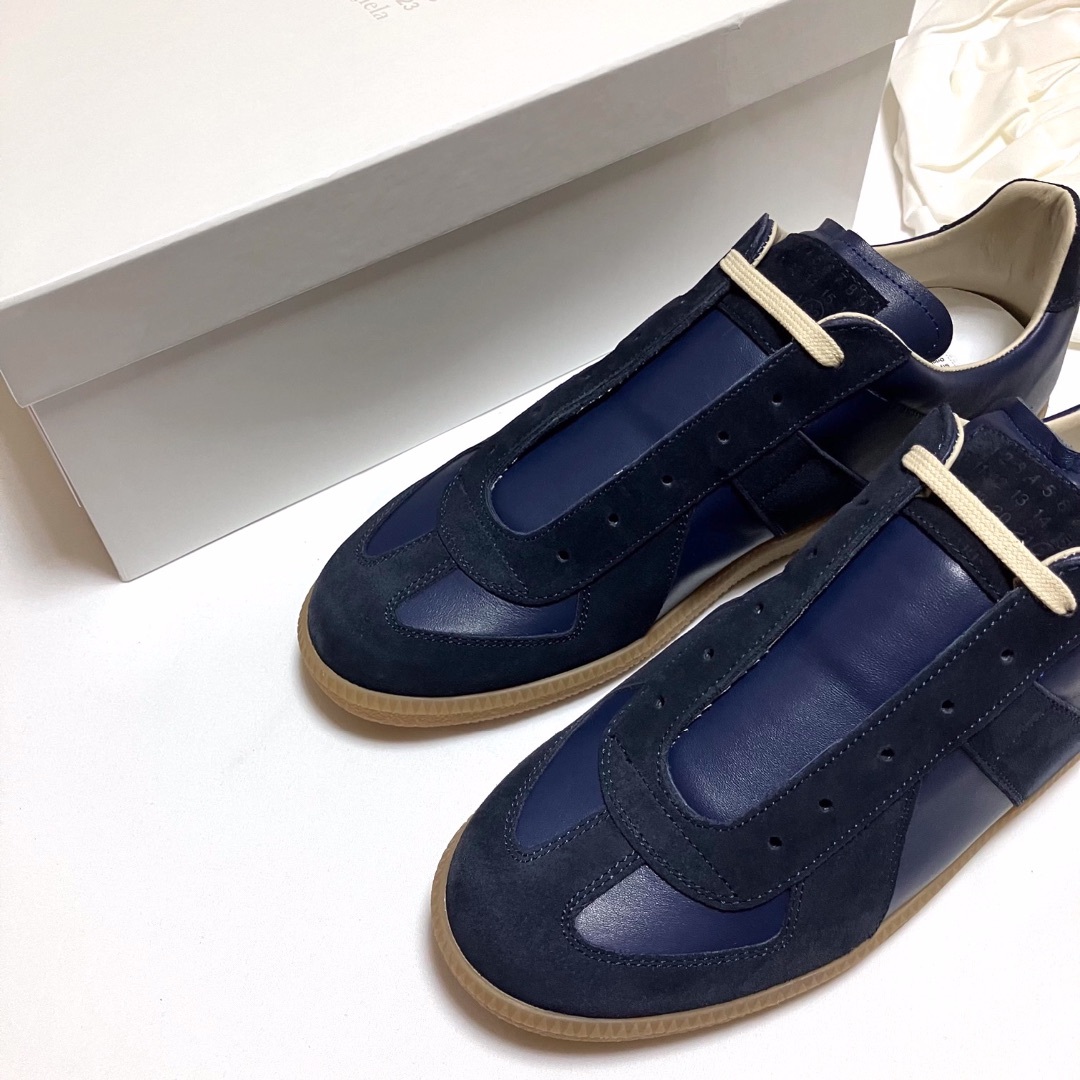 Maison Martin Margiela(マルタンマルジェラ)の新品 43.5 マルジェラ 22ss ネイビー ジャーマントレーナー 5670 メンズの靴/シューズ(スニーカー)の商品写真