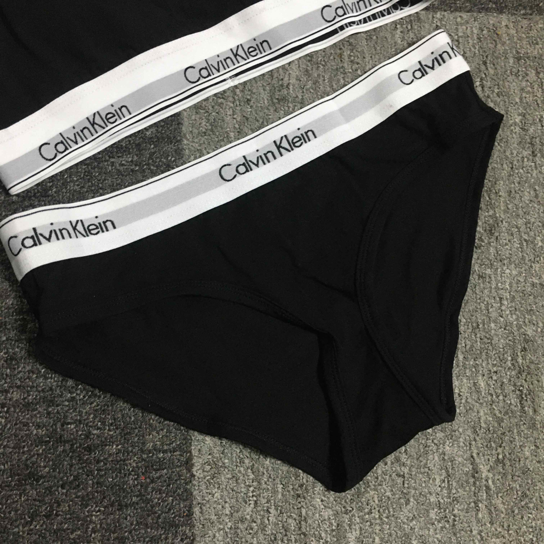 ck Calvin Klein(シーケーカルバンクライン)のカルバンクライン　レディース　上下セット　スポブラ&ショーツ　黒　下着　Lサイズ レディースの下着/アンダーウェア(ブラ&ショーツセット)の商品写真