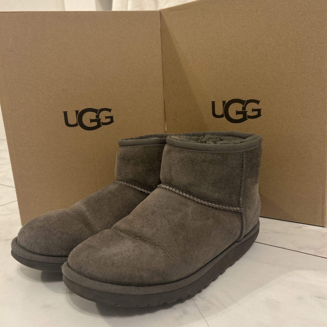 UGG クラシックミニ　グレー　サイズ7（24センチ） | フリマアプリ ラクマ