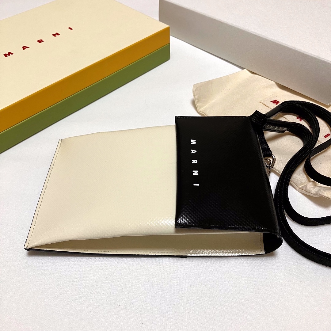 新品 23ss MARNI フォンポーチ ショルダーバッグ 白黒 5393