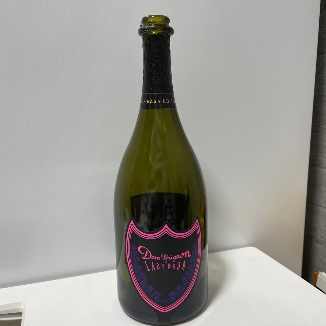 Dom Pérignon(ドンペリニヨン)のDom Perignon × lady gaga ドンペリ　空瓶 食品/飲料/酒の酒(シャンパン/スパークリングワイン)の商品写真