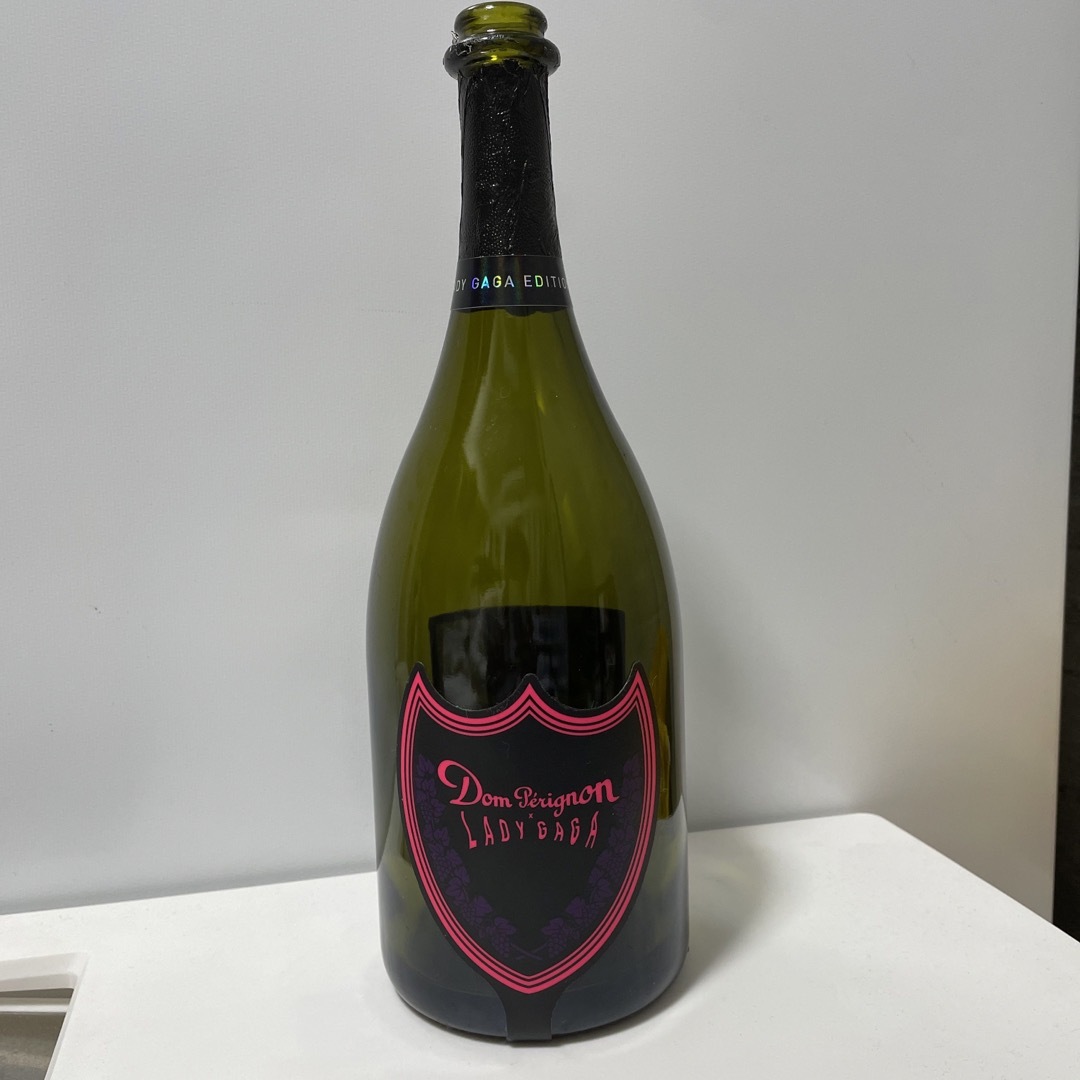 Dom Pérignon(ドンペリニヨン)のDom Perignon × lady gaga ドンペリ　空瓶 食品/飲料/酒の酒(シャンパン/スパークリングワイン)の商品写真