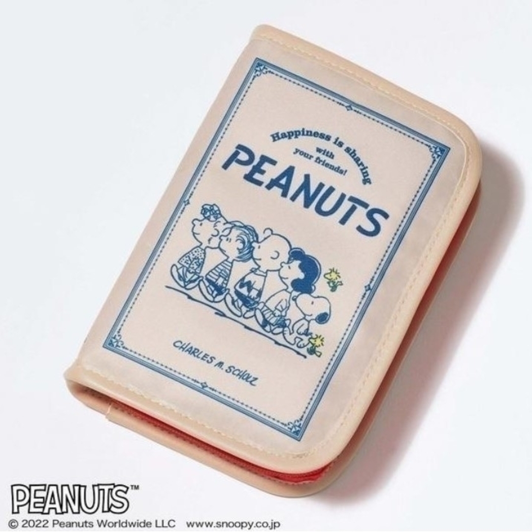 SNOOPY(スヌーピー)の雑誌付録 スヌーピー PEANUTSブック型貴重品ケース エンタメ/ホビーの雑誌(ファッション)の商品写真