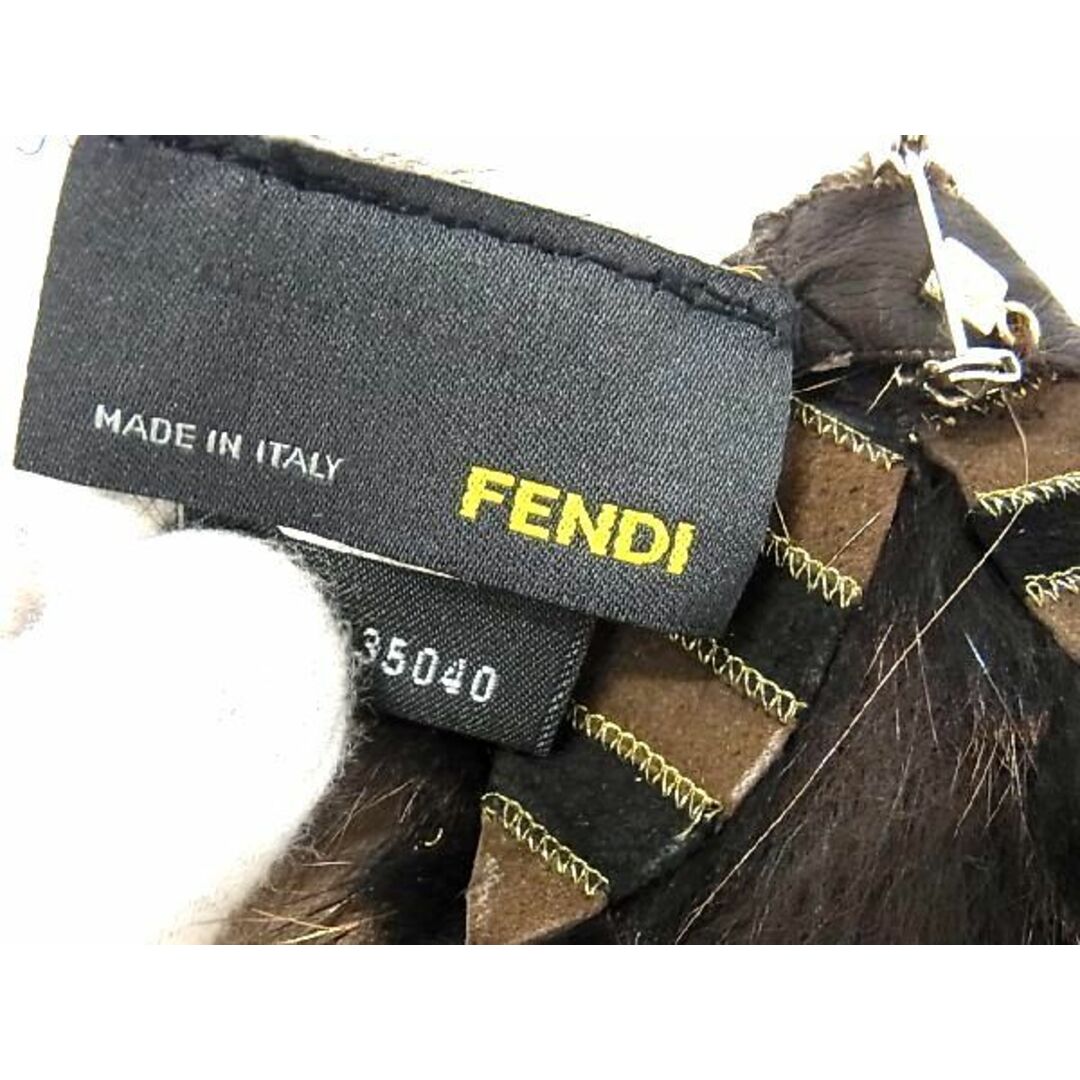 付属品■美品■ FENDI フェンディ ファー 羽 ピンブローチ ピンバッジ アクセサリー ブラウン系 AV3941