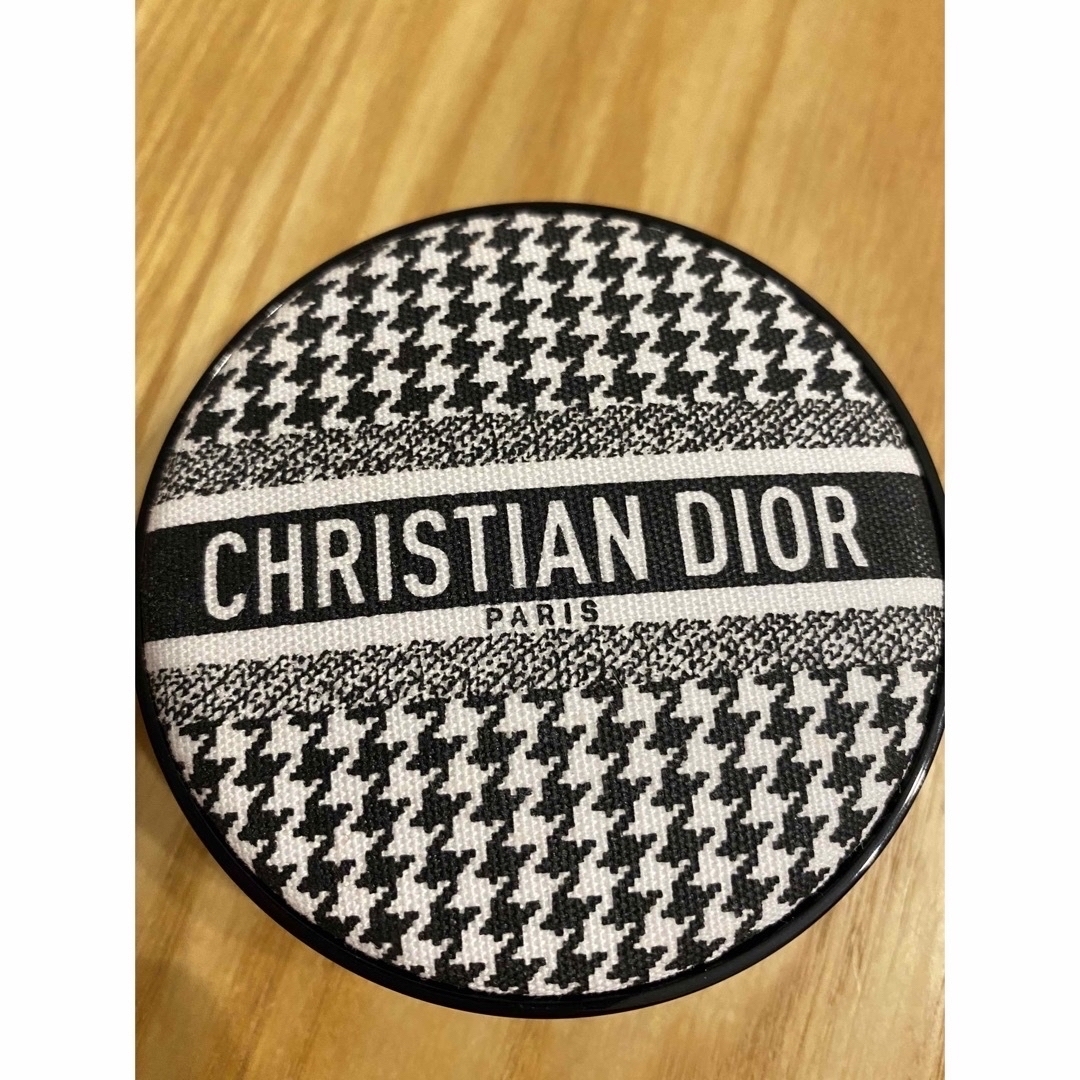 Dior(ディオール)の【DIOR 】クッションファンデ　ケースのみ コスメ/美容のベースメイク/化粧品(ファンデーション)の商品写真