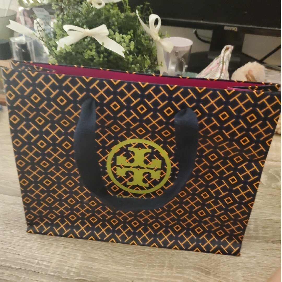 Tory Burch(トリーバーチ)のトリーバーチ ロゴ 二つ折り財布 ベージュ レディースのファッション小物(財布)の商品写真