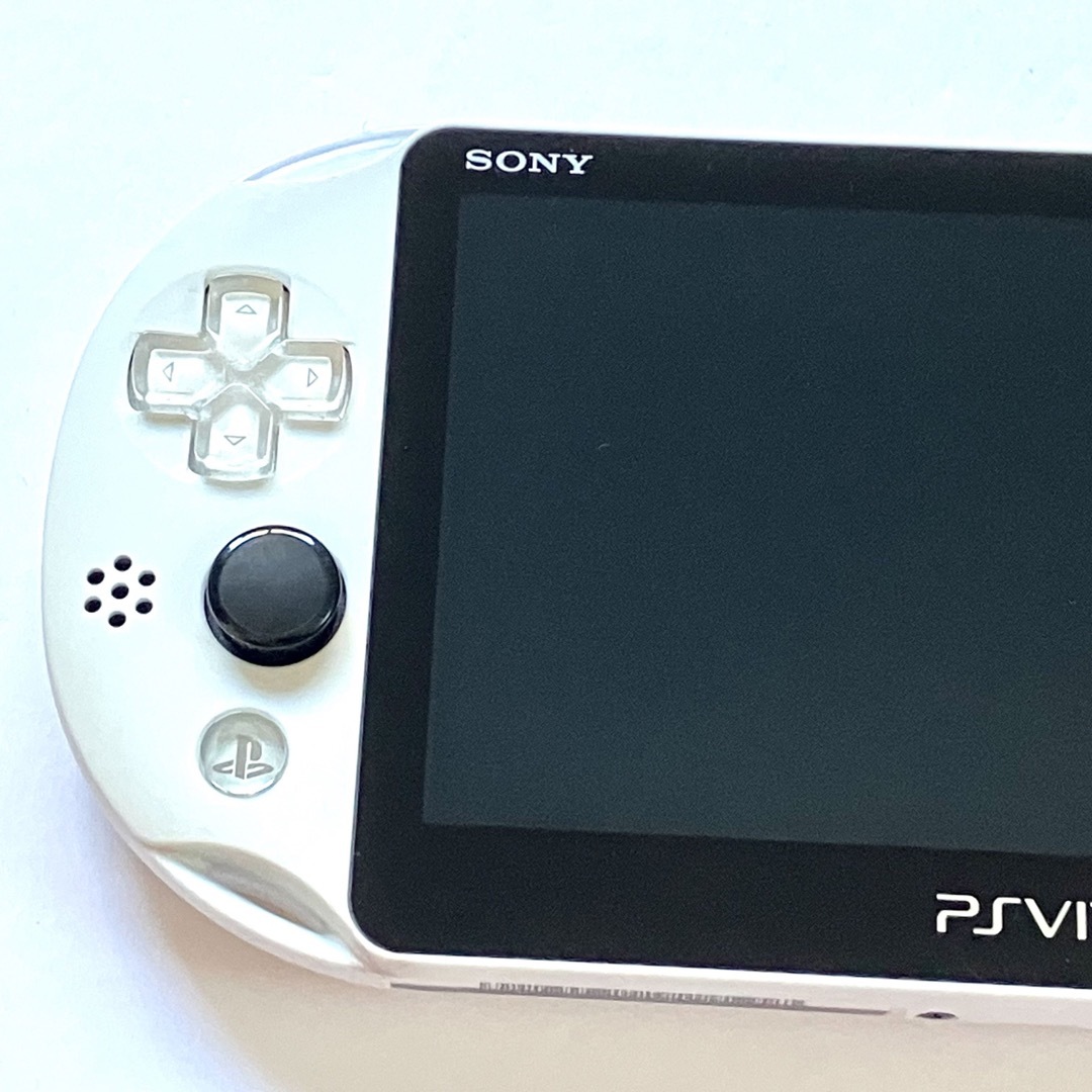 PlayStation Vita(プレイステーションヴィータ)のPlayStation®Vita PCH-2000 グレイシャーホワイト エンタメ/ホビーのゲームソフト/ゲーム機本体(携帯用ゲーム機本体)の商品写真