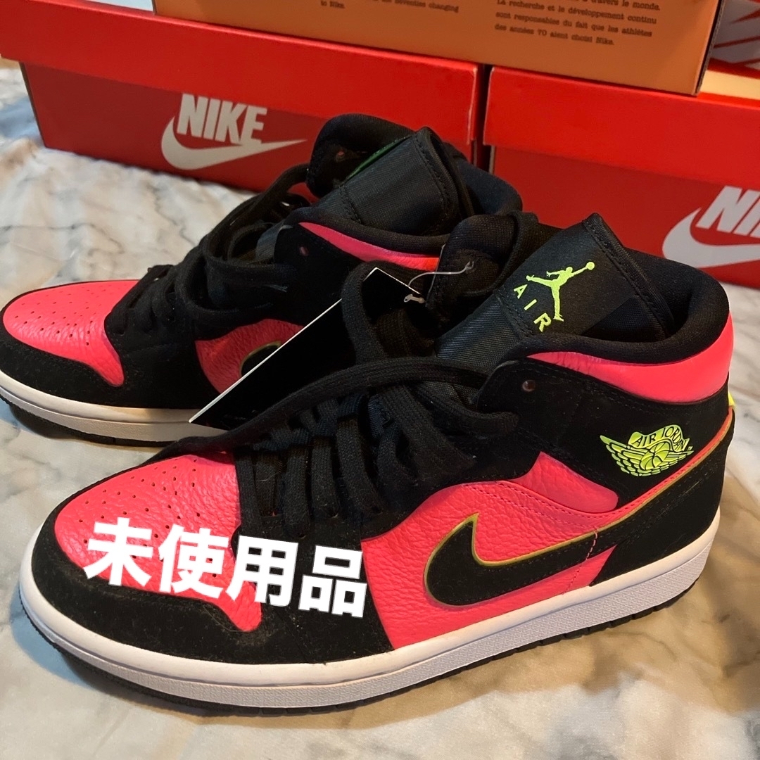 NIKE(ナイキ)のNike Air Jordan 1 Mid "Black Hot Punch"  レディースの靴/シューズ(スニーカー)の商品写真