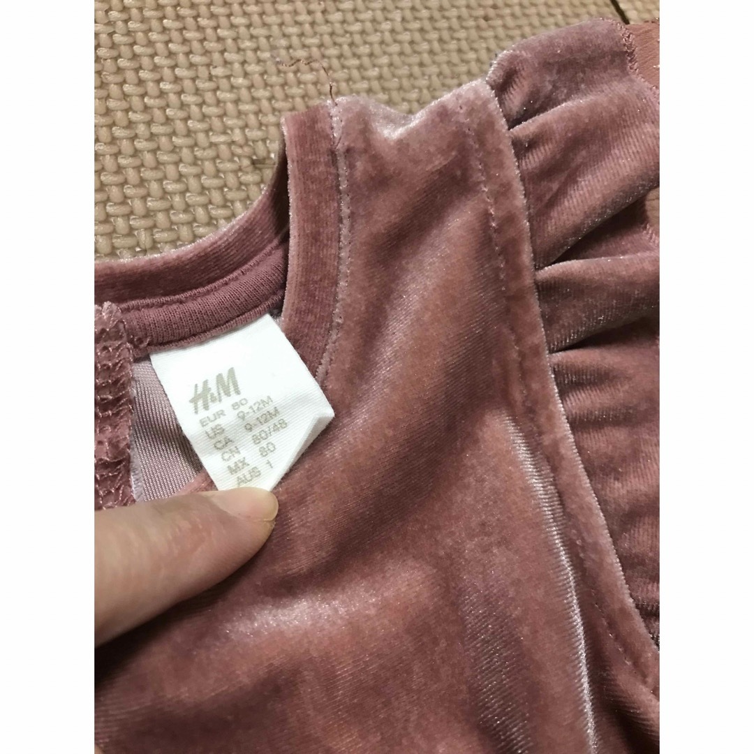 H&M(エイチアンドエム)のH&M ベロア素材サロペット　80 キッズ/ベビー/マタニティのベビー服(~85cm)(パンツ)の商品写真