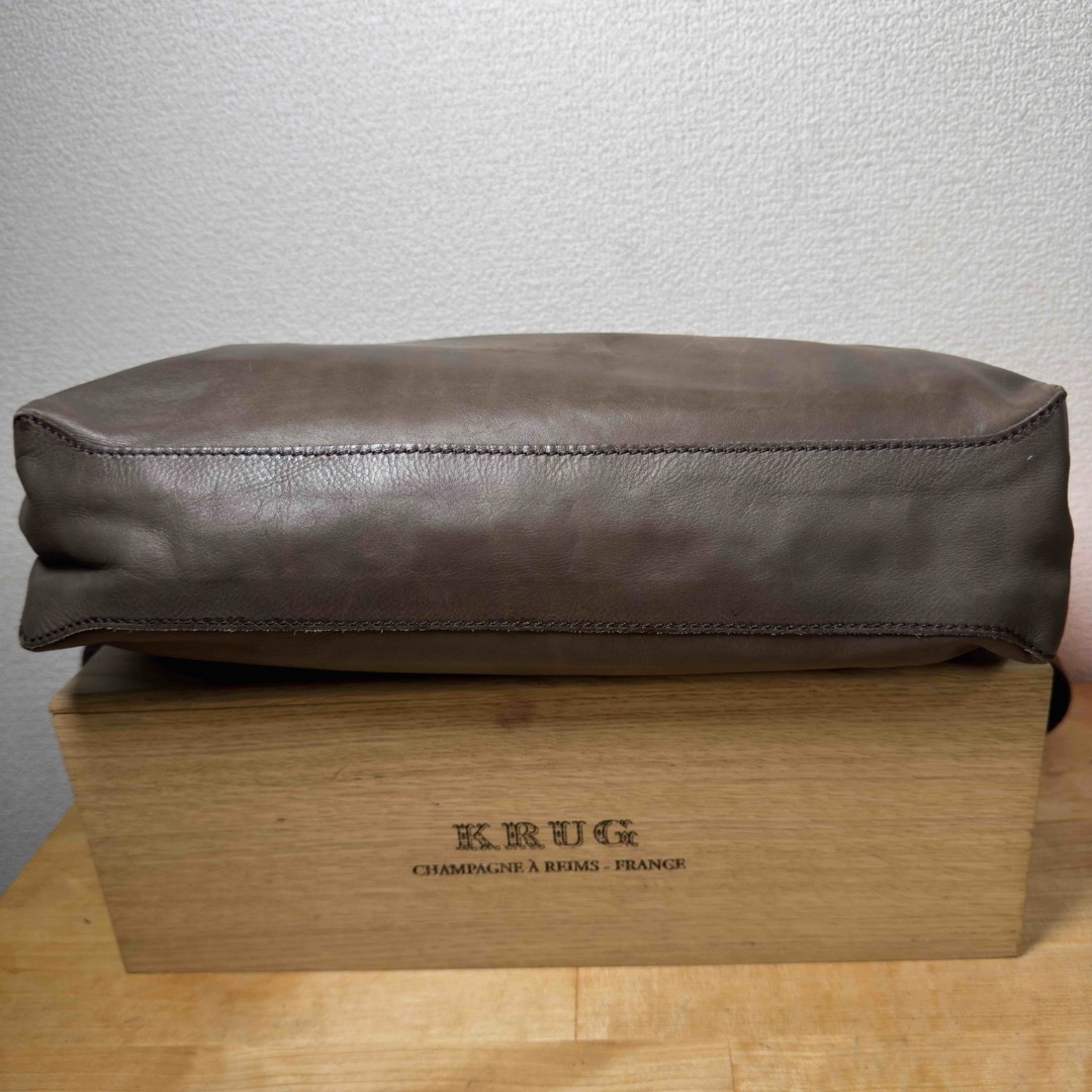 Berluti(ベルルッティ)のベルルッティ　クリオーゾ　パティーヌレザーショルダーバッグ メンズのバッグ(メッセンジャーバッグ)の商品写真