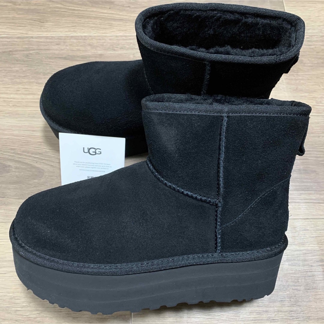 新品未使用！厚底 UGG クラシックミニプラットフォーム ブラック25cm