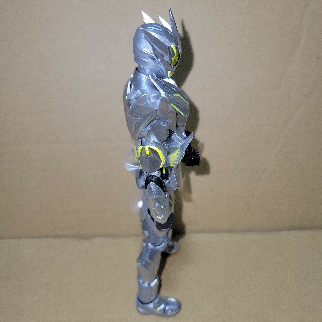 S.H　仮面ライダーゼロワン　メタルクラスタホッパー　フィギュア特撮