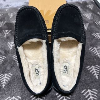 アグ(UGG)のアグ　W SCALLOPED MOC 黒(スリッポン/モカシン)