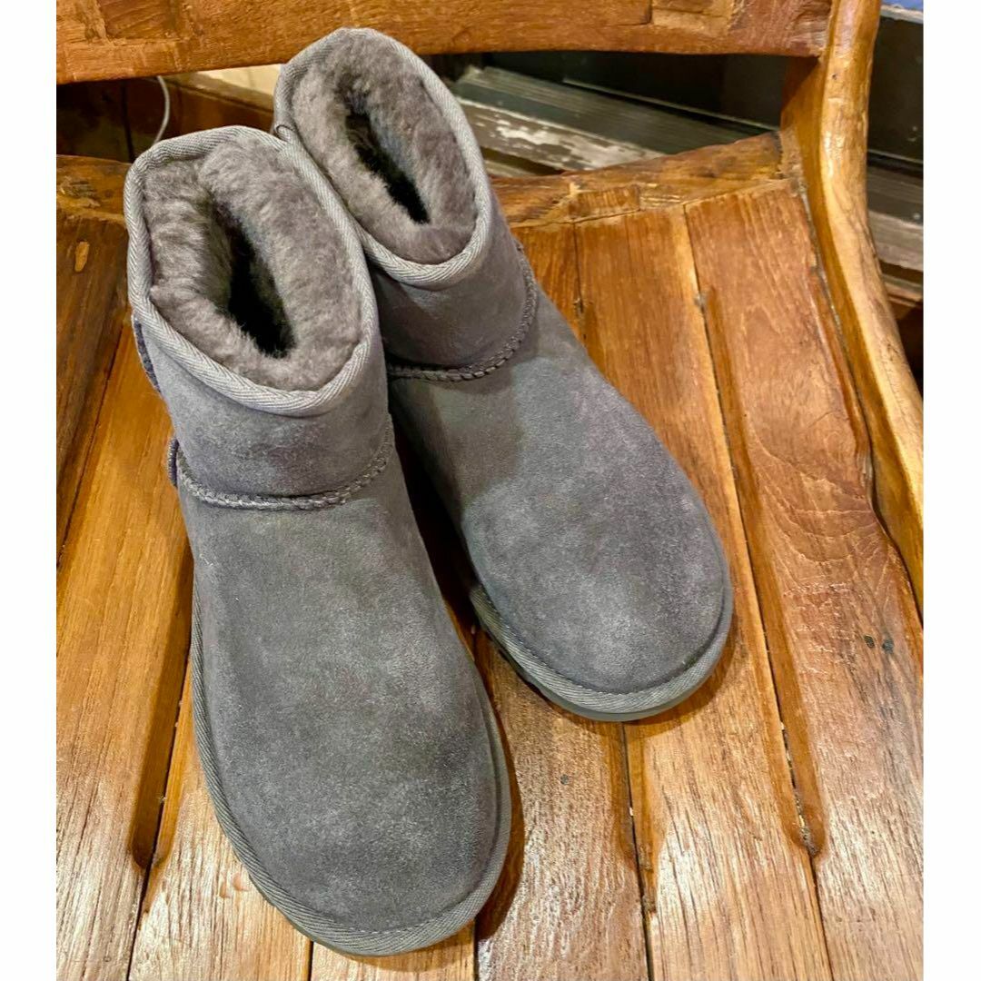 靴/シューズ美品 UGG クラシックミニ ブーツ グレー - ブーツ