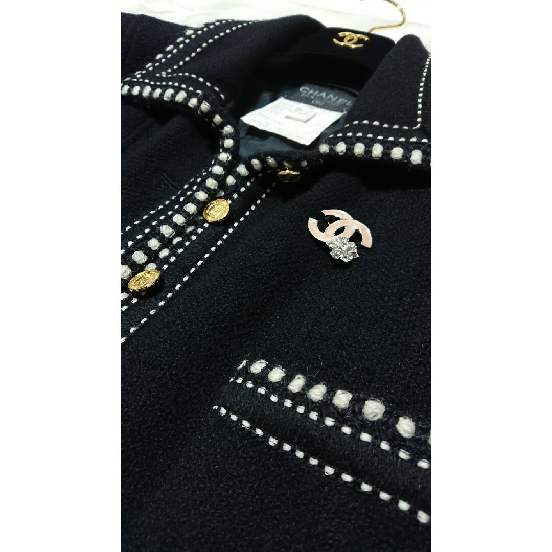 CHANEL - シャネル クロップド ジャケット❤️ロゴボタン CHANEL - シャネル クロップド ジャケット❤️ロゴボタン