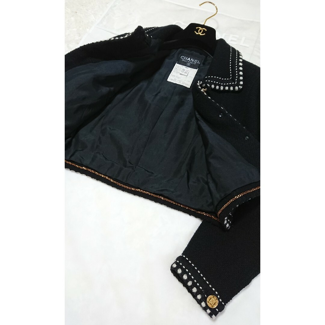 CHANEL - シャネル クロップド ジャケット❤️ロゴボタン CHANEL - シャネル クロップド ジャケット❤️ロゴボタン