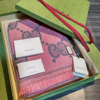 グッチ(Gucci)の❤美品❤箱付き最高級ウール❤GUCCI ジャカード マフラー❤ピンクラメ❤(マフラー/ショール)