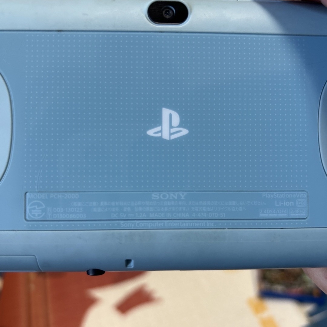 PlayStation Vita(プレイステーションヴィータ)のps Vita 本体　ソフト1 中古 エンタメ/ホビーのゲームソフト/ゲーム機本体(携帯用ゲーム機本体)の商品写真