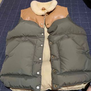 アパルトモンドゥーズィエムクラス(L'Appartement DEUXIEME CLASSE)のROCKY MOUNTAIN Christy Vest ダウンベスト(ダウンベスト)