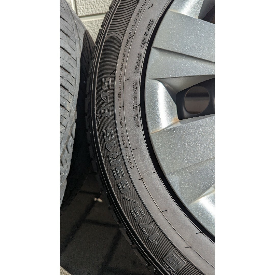 カローラフィールダー純正タイヤ 175/65r15 自動車/バイクの自動車(タイヤ・ホイールセット)の商品写真