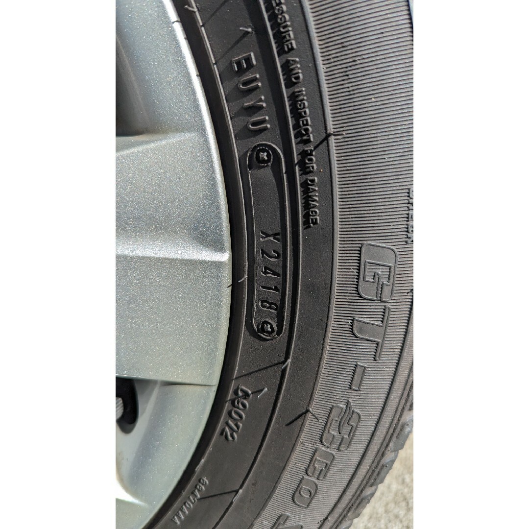 カローラフィールダー純正タイヤ 175/65r15 自動車/バイクの自動車(タイヤ・ホイールセット)の商品写真