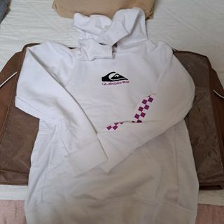 クイックシルバー(QUIKSILVER)の◎新品、サイズ130クィックシルバーパーカートレーナー(Tシャツ/カットソー)