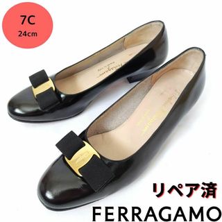 サルヴァトーレフェラガモ(Salvatore Ferragamo)のサルヴァトーレ・フェラガモ【Ferragamo】ヴァラ エナメル パンプス 黒(ハイヒール/パンプス)