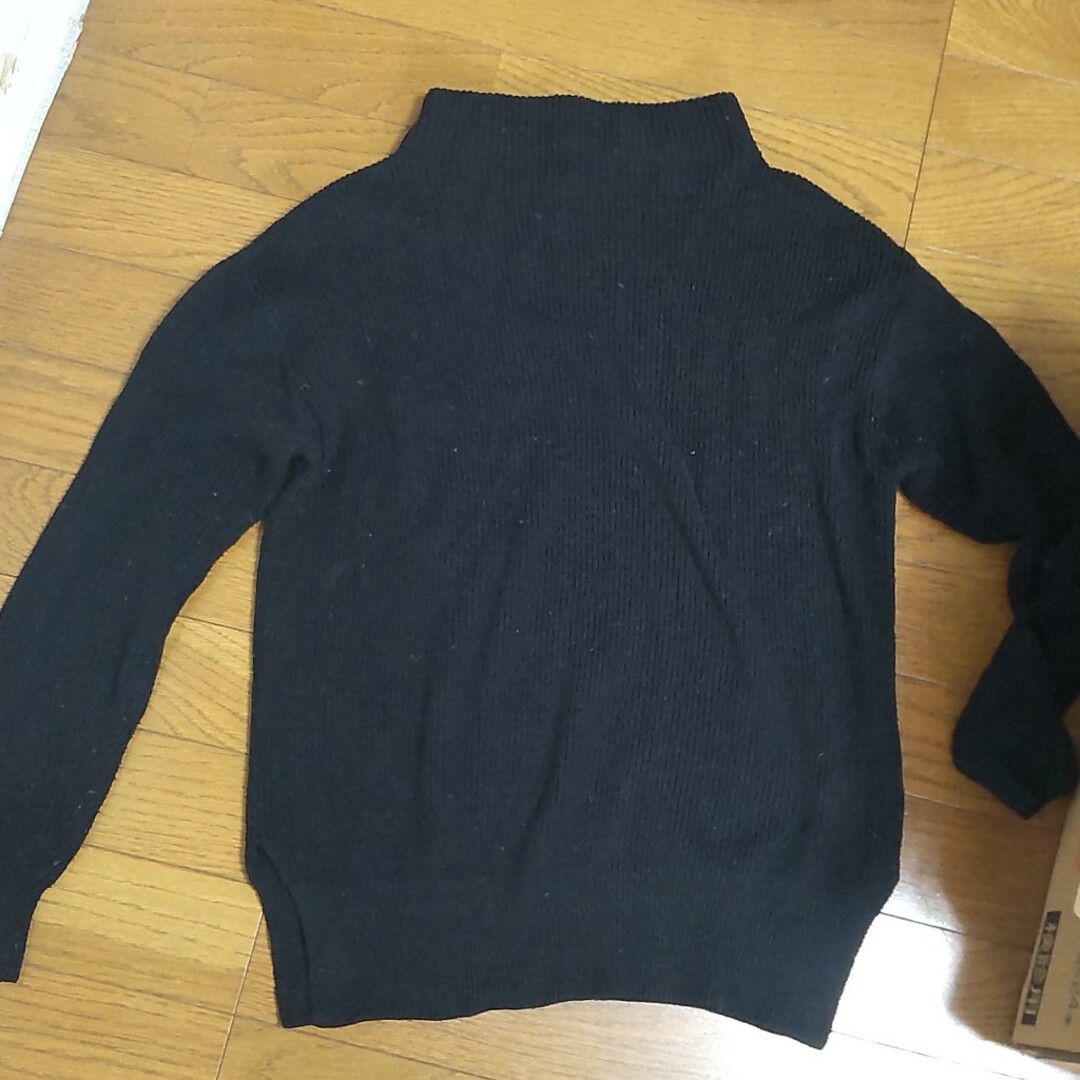 a.v.v(アーヴェヴェ)の黒ニット　セーター レディースのトップス(ニット/セーター)の商品写真