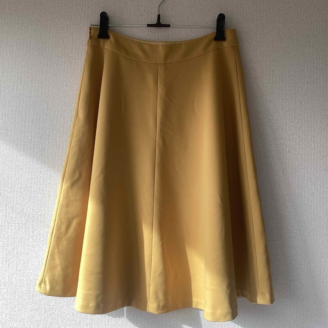 フレアースカート　イエロー レディースのスカート(ひざ丈スカート)の商品写真