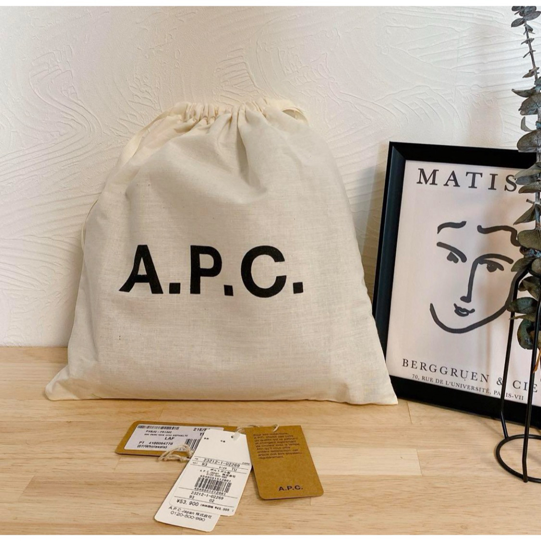 A.P.C(アーペーセー)の【新品タグ付】A.P.C ハーフムーン ショルダー レディースのバッグ(ショルダーバッグ)の商品写真