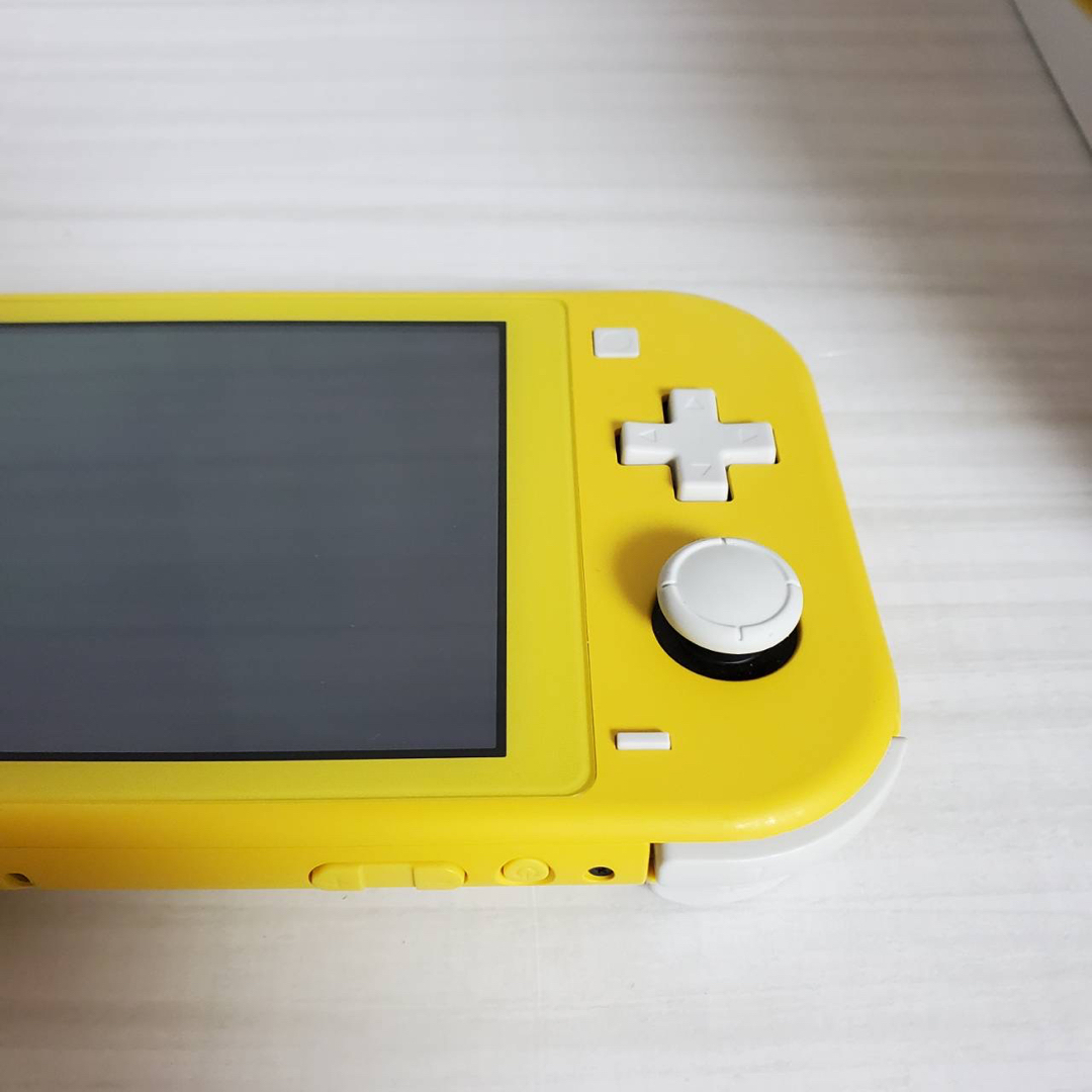 Nintendo Switch(ニンテンドースイッチ)の【完品】ニンテンドースイッチライト イエロー Switch lite 本体 エンタメ/ホビーのゲームソフト/ゲーム機本体(携帯用ゲーム機本体)の商品写真