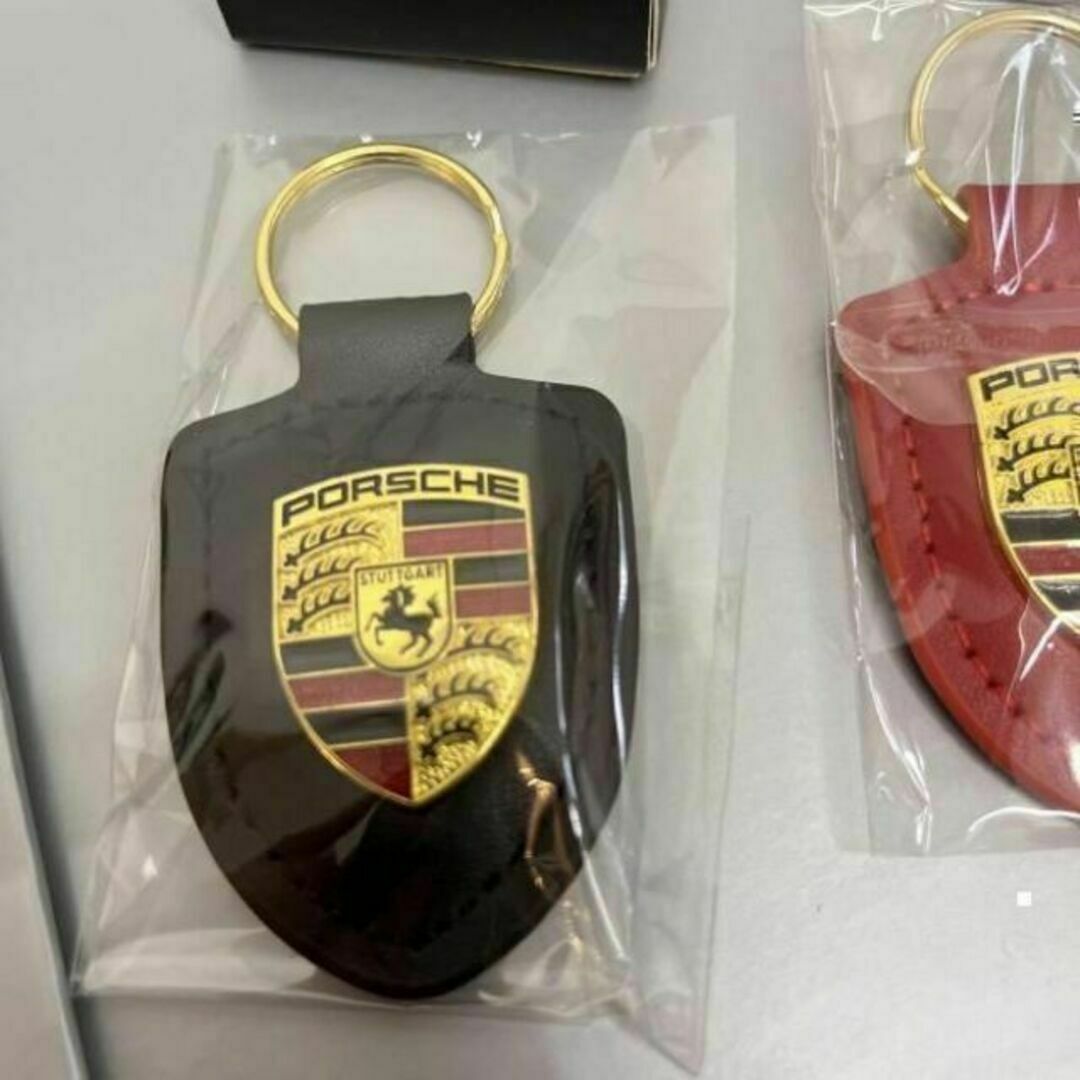 Porsche(ポルシェ)の★残りわずか！ ★PORSCHE ポルシェ クレスト キーホルダー 黒 箱付き メンズのファッション小物(キーホルダー)の商品写真