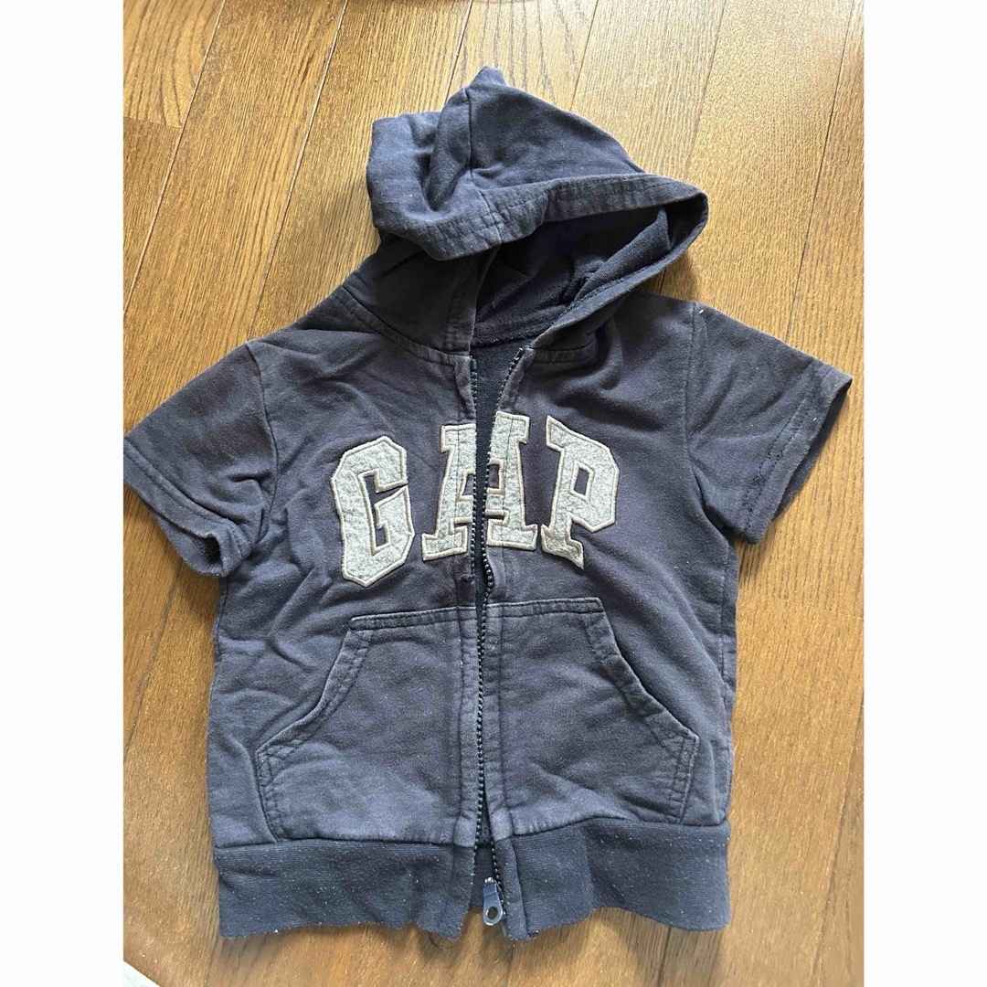 GAP(ギャップ)のGAP半袖パーカー　90センチ キッズ/ベビー/マタニティのキッズ服男の子用(90cm~)(ジャケット/上着)の商品写真