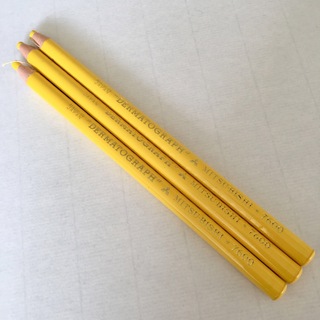 ミツビシエンピツ(三菱鉛筆)のダーマトグラフ《黄色３本》三菱鉛筆(色鉛筆)