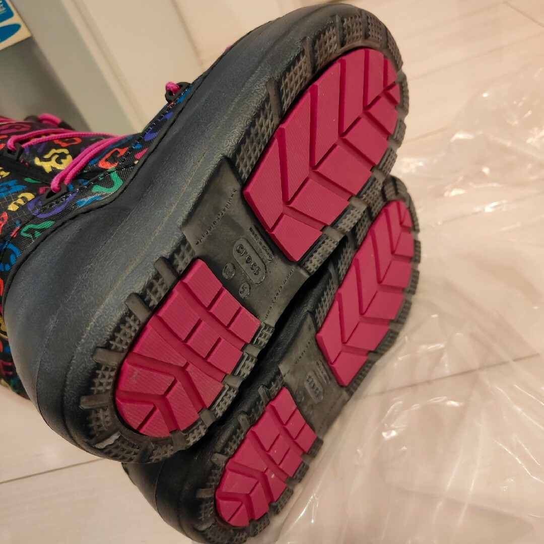 crocs(クロックス)のクロックス コスモブーツ レオパード W5 21cm レディースの靴/シューズ(ブーツ)の商品写真