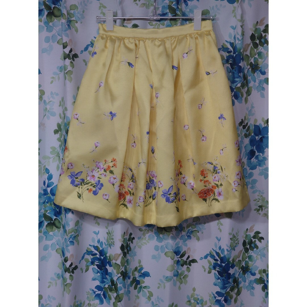 31 Sons de mode(トランテアンソンドゥモード)のトランテアン黄色の花柄スカート レディースのスカート(ひざ丈スカート)の商品写真