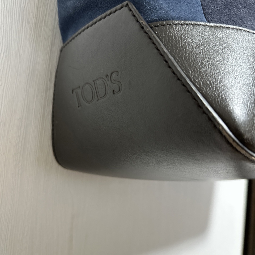 TOD'S(トッズ)の正規店購入　トッズ　トートバッグ　ネイビー　レザー　お仕事　カジュアル　キレイめ メンズのバッグ(トートバッグ)の商品写真