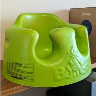 バンボ(Bumbo)のバンボ（ライム）プレイトレイ・ベルト付(その他)