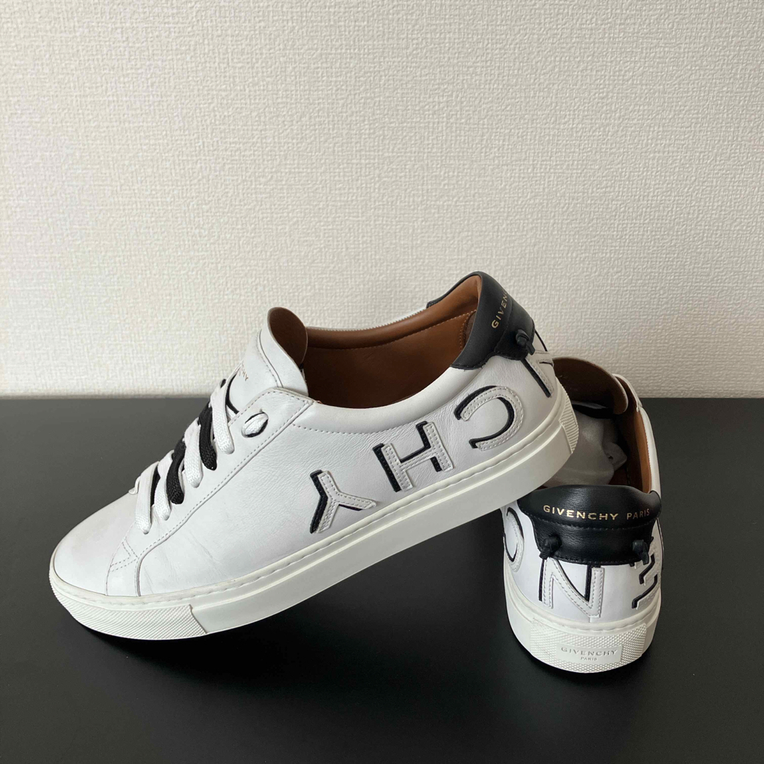 GIVENCHY - ジバンシー ホワイト×ブラック スニーカー 美品の GIVENCHY - ジバンシー ホワイト×ブラック スニーカー 美品の