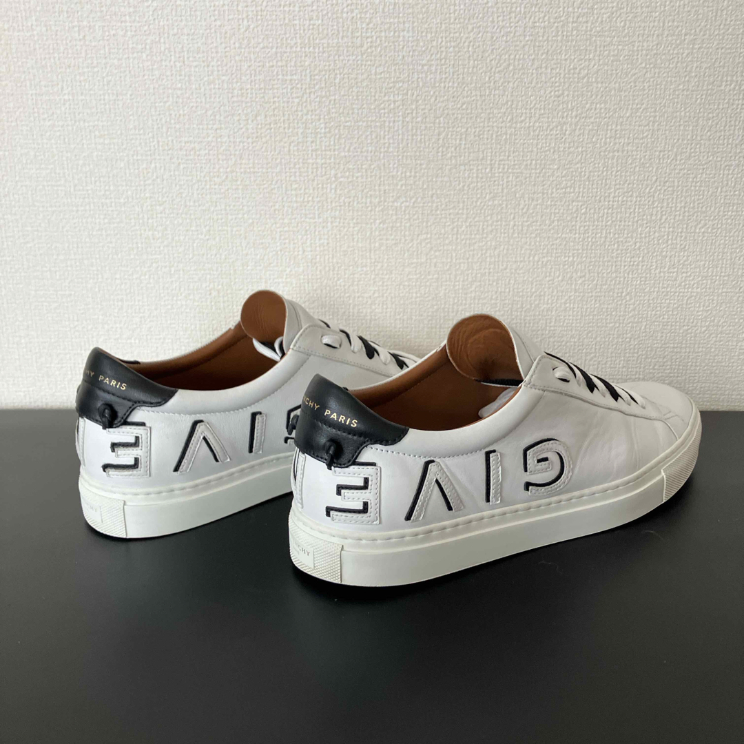 GIVENCHY - ジバンシー ホワイト×ブラック スニーカー 美品の GIVENCHY - ジバンシー ホワイト×ブラック スニーカー 美品の
