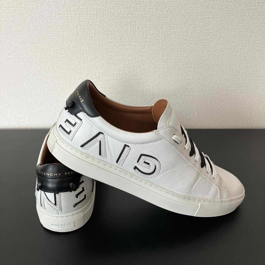 GIVENCHY - ジバンシー ホワイト×ブラック スニーカー 美品の GIVENCHY - ジバンシー ホワイト×ブラック スニーカー 美品の
