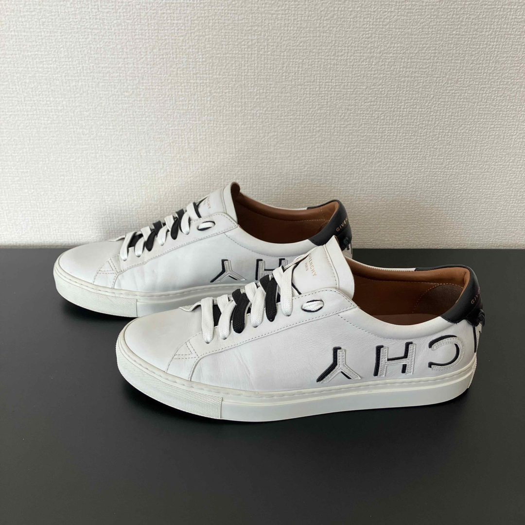 GIVENCHY - ジバンシー ホワイト×ブラック スニーカー 美品の GIVENCHY - ジバンシー ホワイト×ブラック スニーカー 美品の