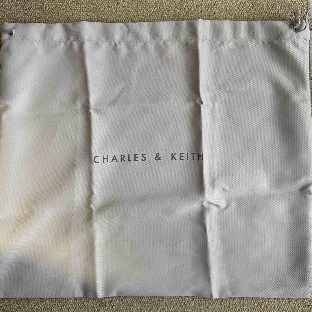 Charles and Keith(チャールズアンドキース)のチャールズアンドキース　ハクスリーハンドバッグ（クリーム） レディースのバッグ(ハンドバッグ)の商品写真