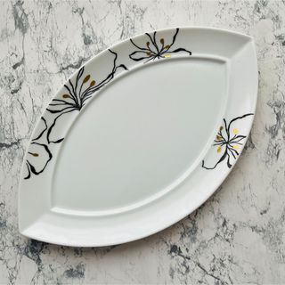 ウェッジウッド(WEDGWOOD)のBERNARDAUD［ベルナルドリモージュ］のザンジバルプレート35.5cm。(食器)