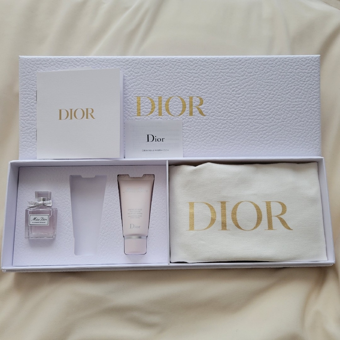 Dior(ディオール)の【新品・未使用】Dior バースデーギフト(トラベルセット) エンタメ/ホビーのコレクション(ノベルティグッズ)の商品写真